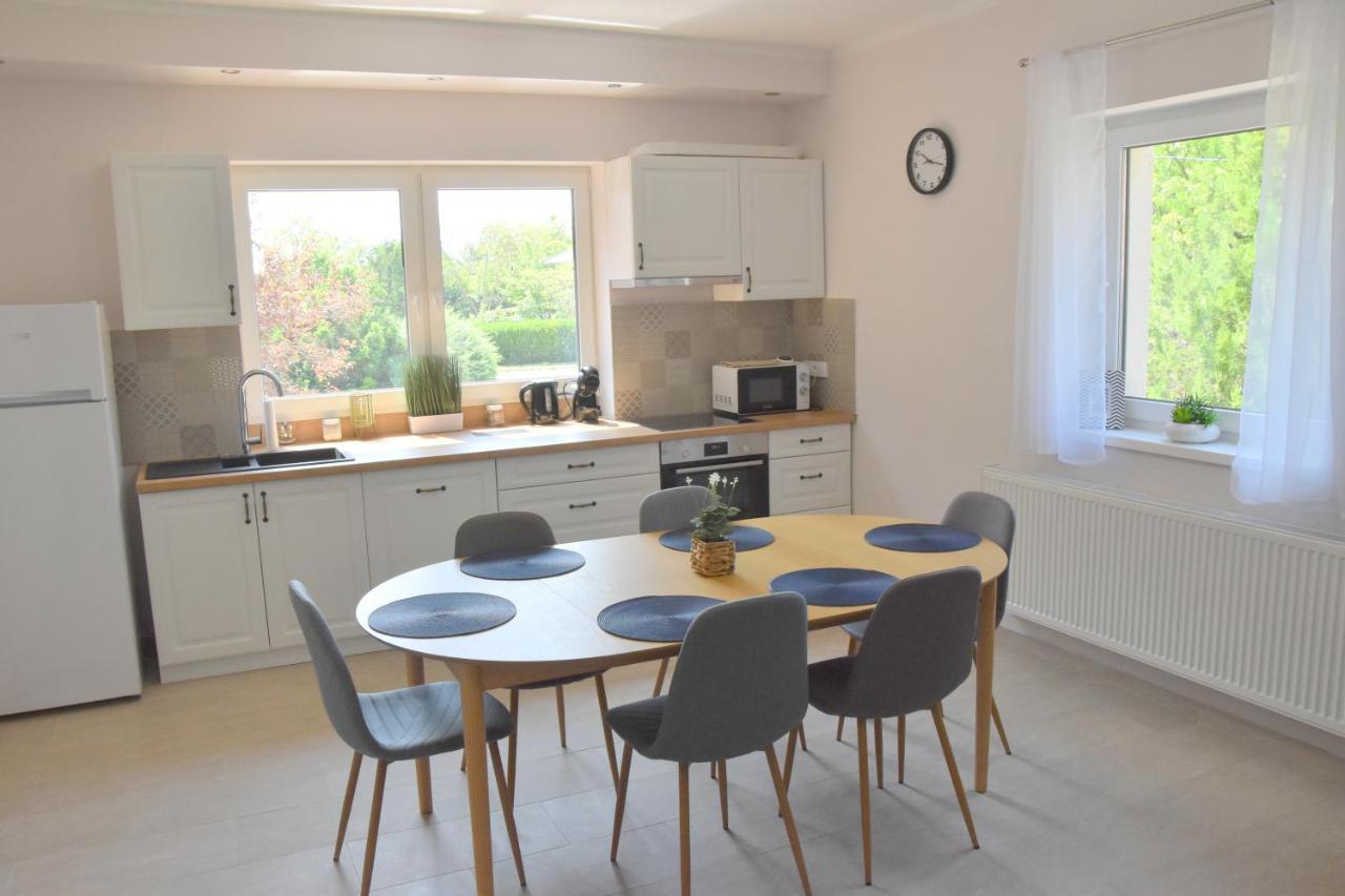Voeroesko Apartmanhaz Balatonalmadi Exterior photo